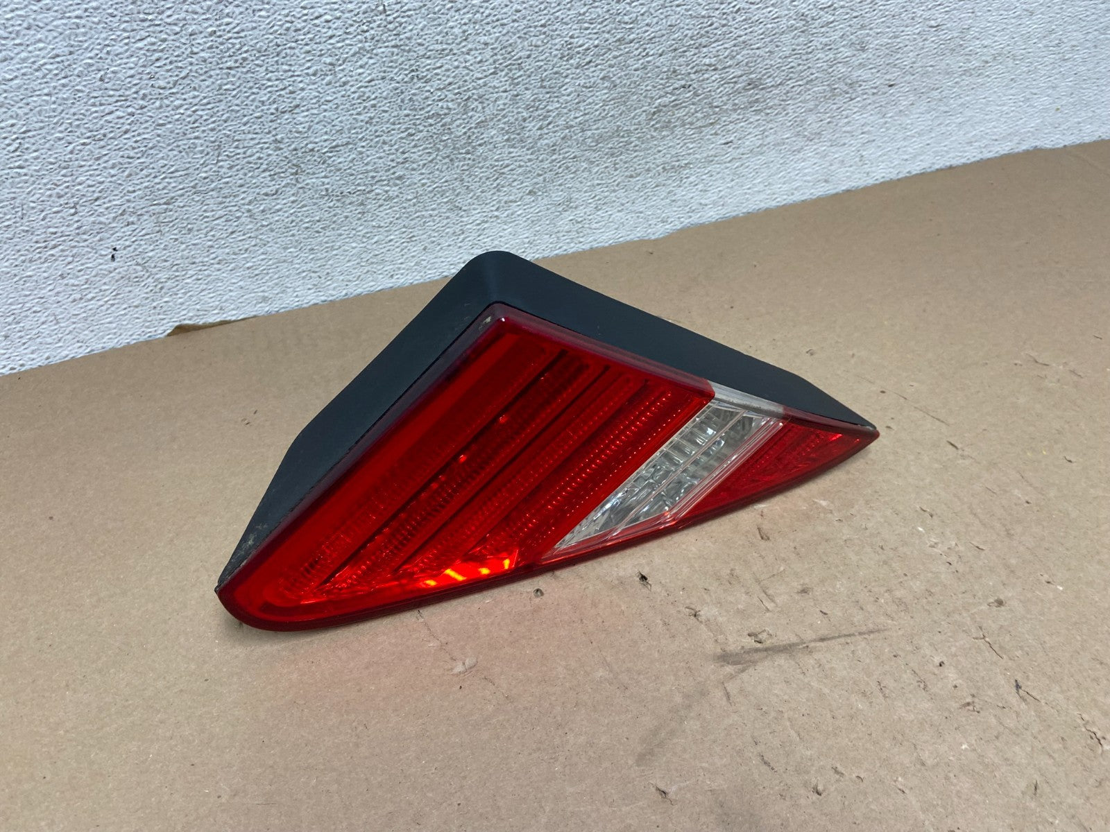 2004 to 2006 Lexus LS430 Left Driver Side Tail Light Inner AG34042