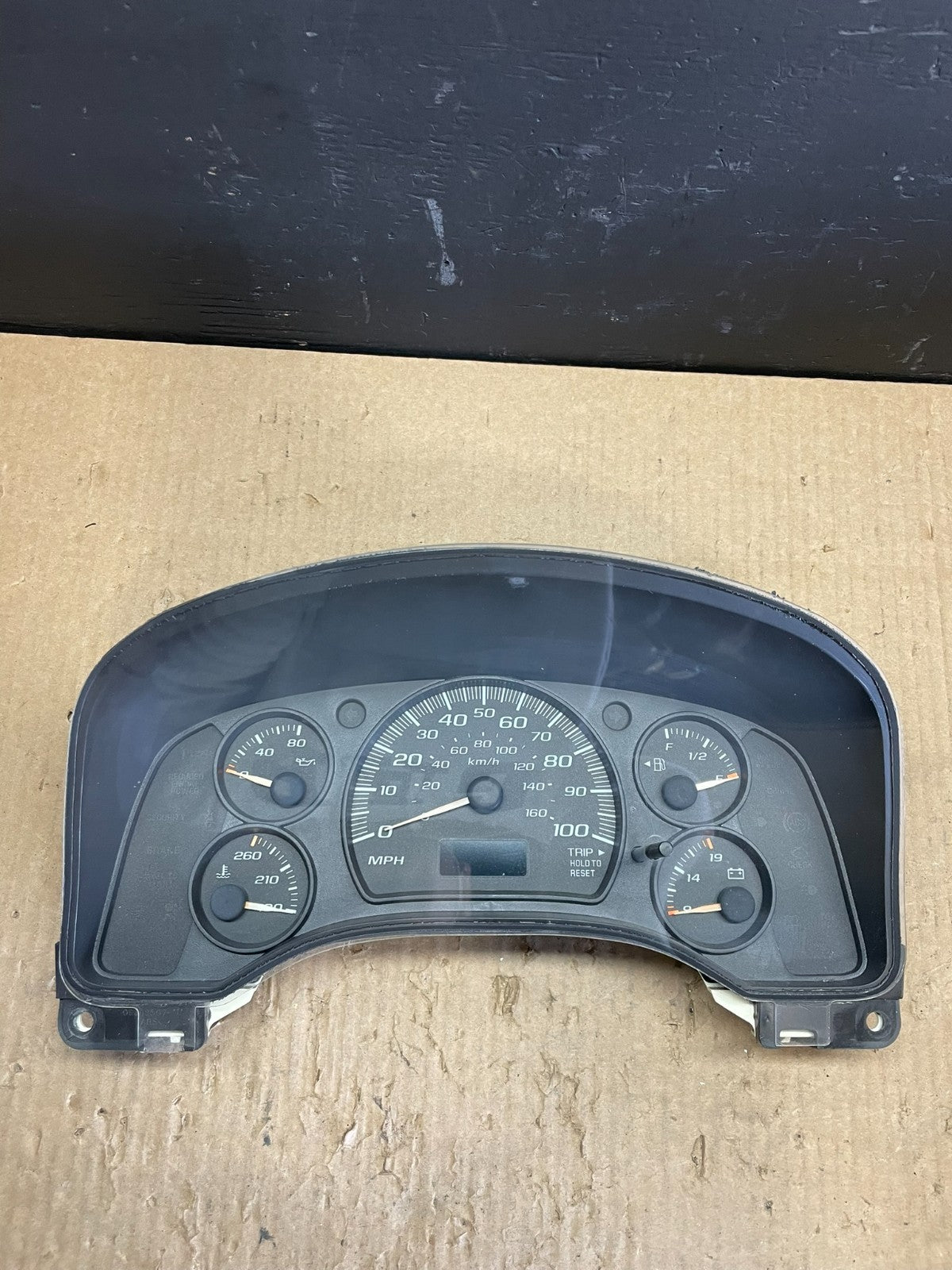 2003 to 2007 Chevrolet Express Speedometer Cluster Gauge 25755008 AB3303 DG0