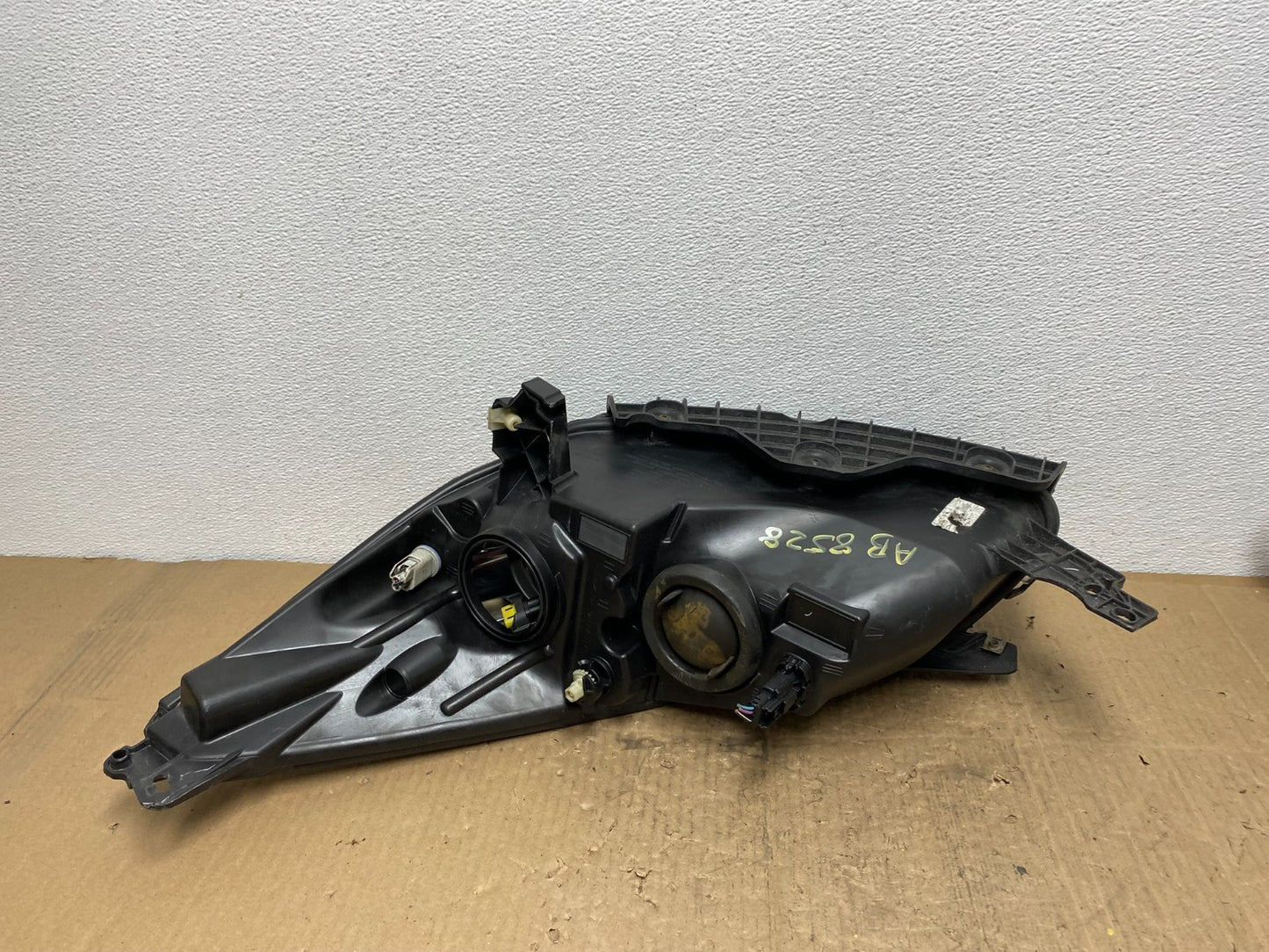 2013 - 2016 Ford Escape Headlight Right Passenger RH Side Halogen AB8528 DW6