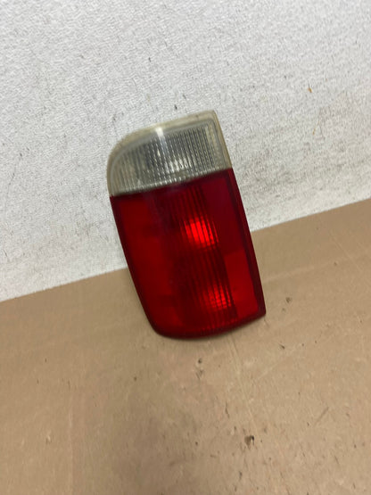 1995 to 2005 Chevrolet GMC Blazer S10 Right Passenger RH Tail Light AE5024 LK2