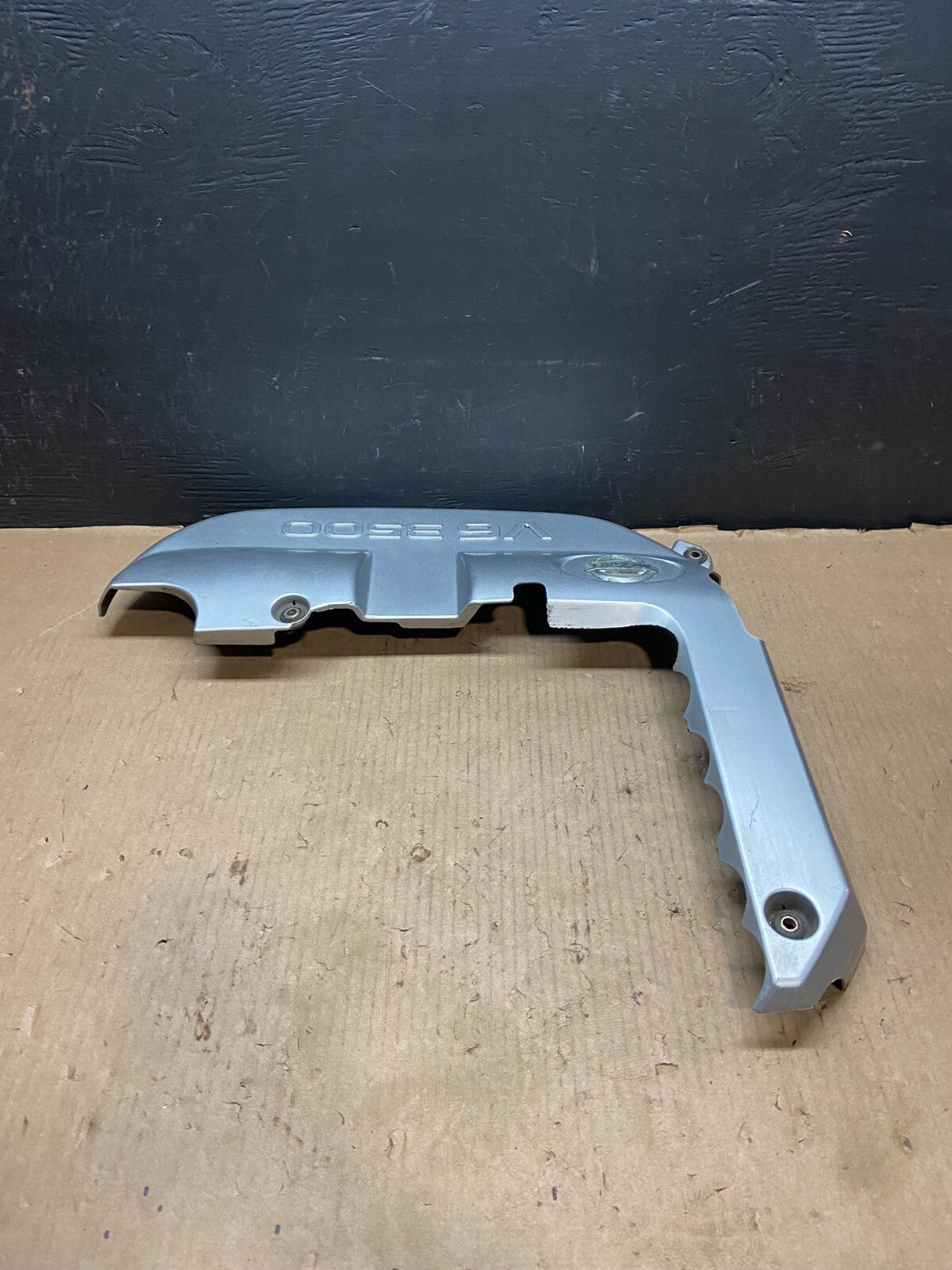 2001 to 2004 Nissan Pathfinder Engine Cover Ornament E4220 DG11
