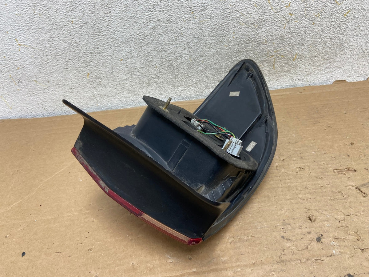 1998 to 2000 Honda Accord Sedan 4door Right RH Side Tail Light AH9026 LK5