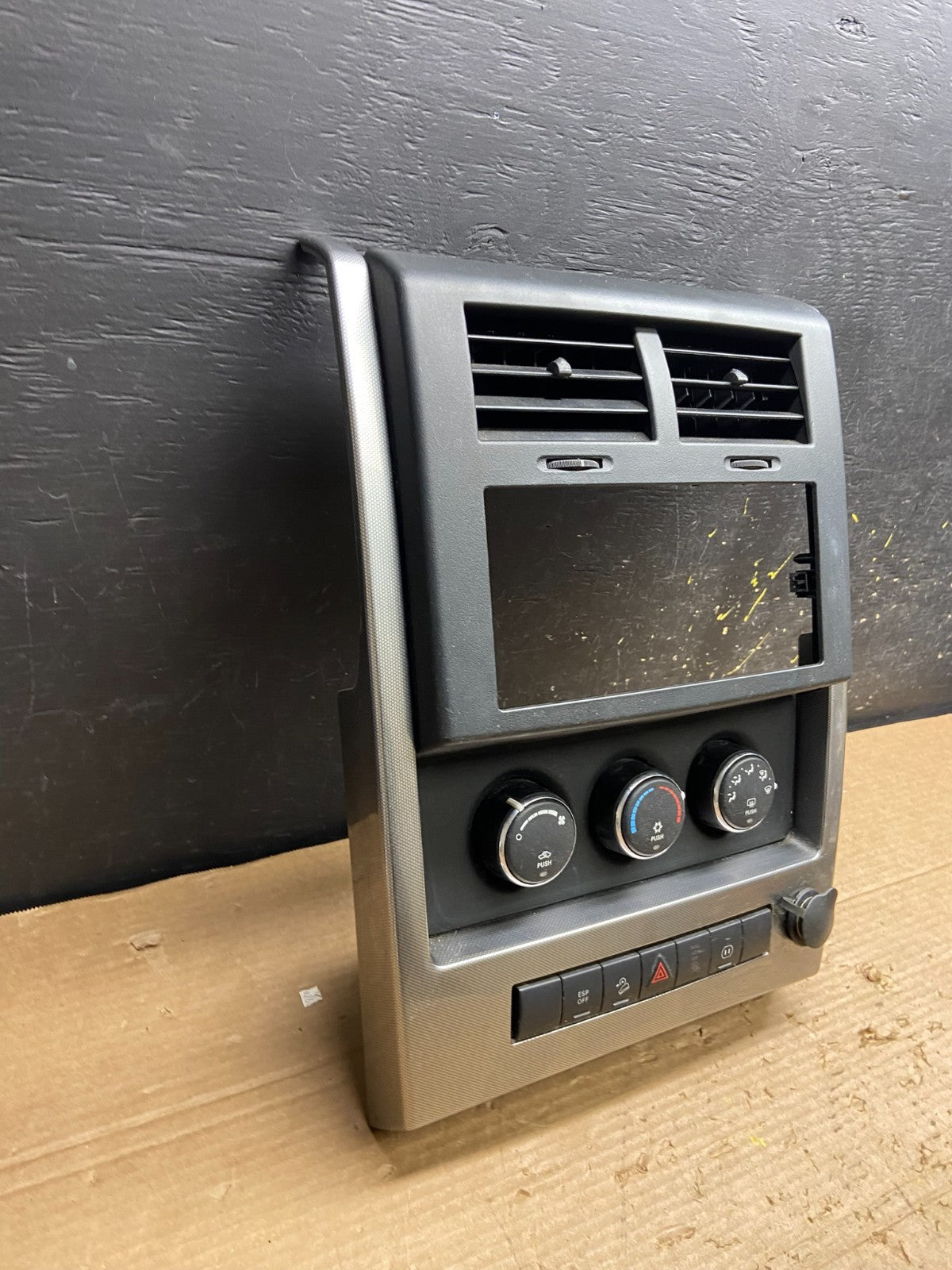 2008 to 2012 Jeep Liberty Dash Climate Temperature Control Radio Bezel w2061 DG2