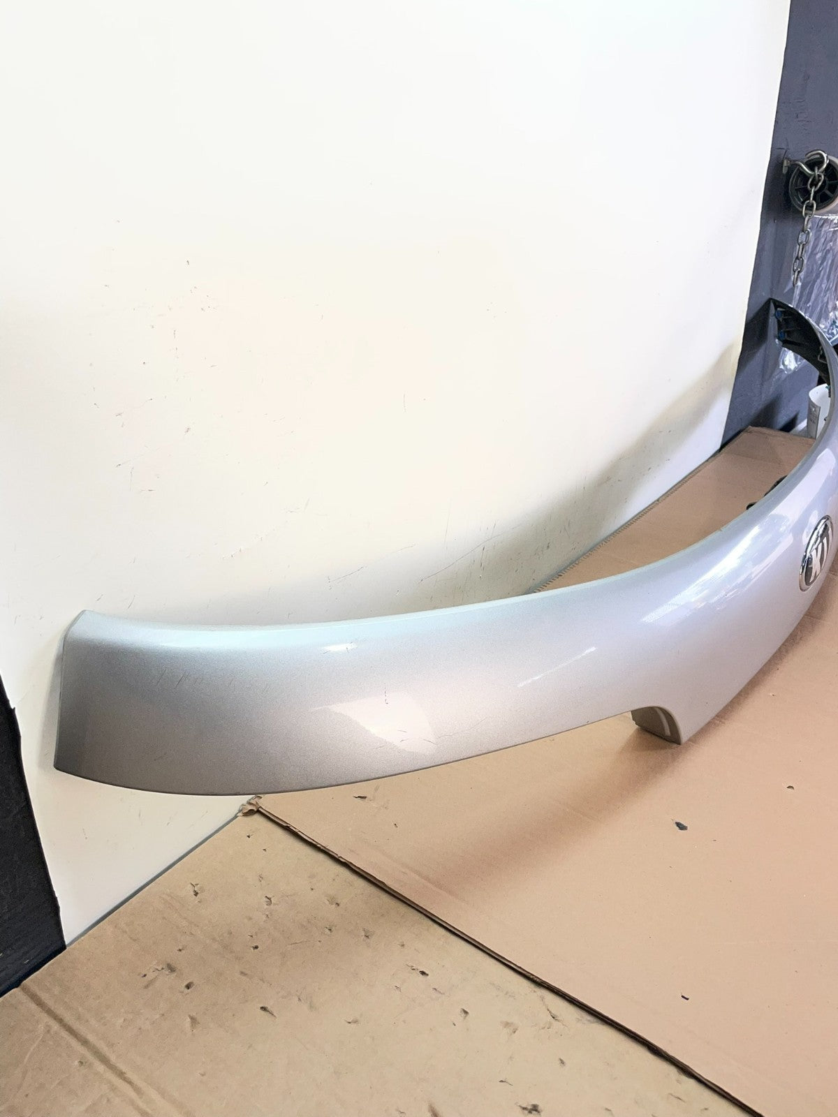 2016 to 2020 Kia Sorento Rear Trunk Liftgate Camera Cover Panel AH8555 DG2