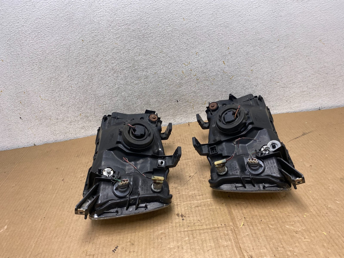 1997 to 2001 Honda CR-V Crv Left+Right Set Chrome Headlights Halogen AI8070 DW10
