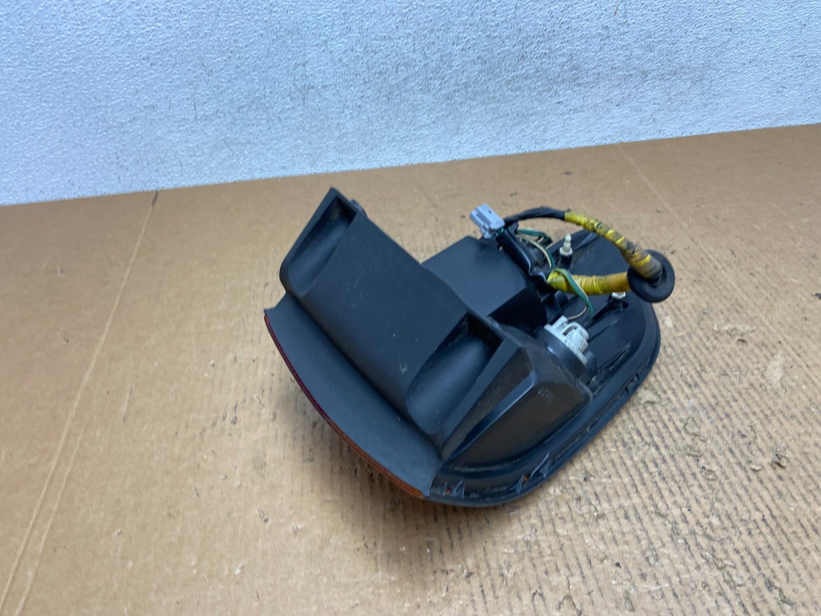 1998 1999 2000 Toyota Sienna Right Passenger Tail light AE2676 DW4
