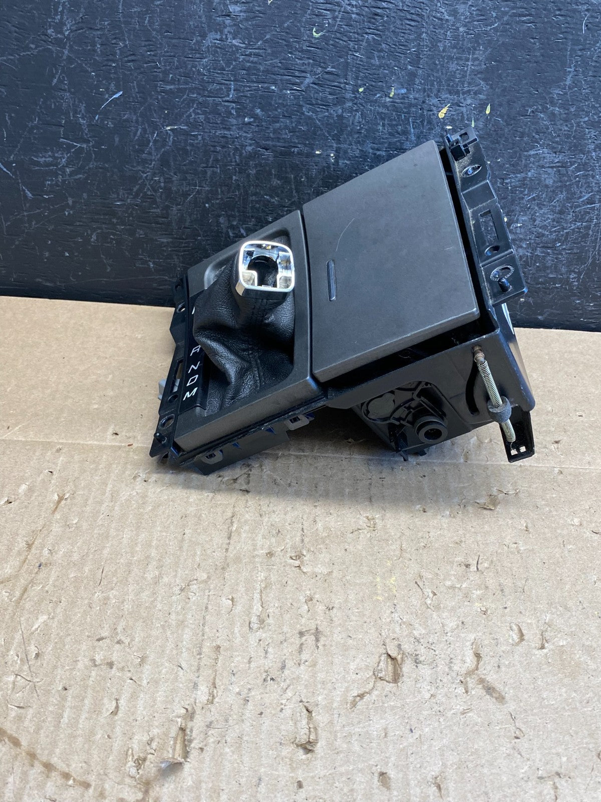 2013 - 2019 Ford Taurus Center Console Shifter Trim Storage ac6796 DG2