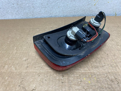 2004 to 2005 Land Rover Freelander Left Driver LH Tail Light OEM O6435 DG4