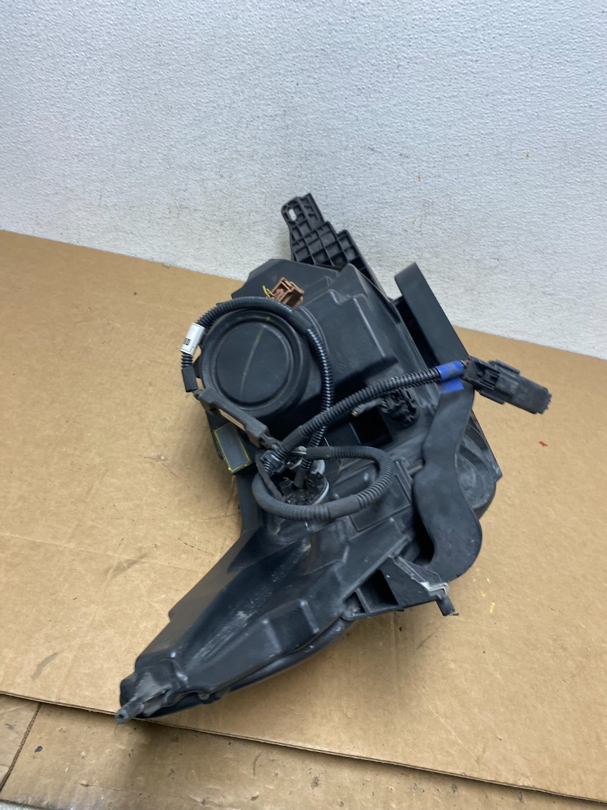 2013 to 2019 Ford Taurus Left Driver LH Side Headlight Halogen AD6081 DW8