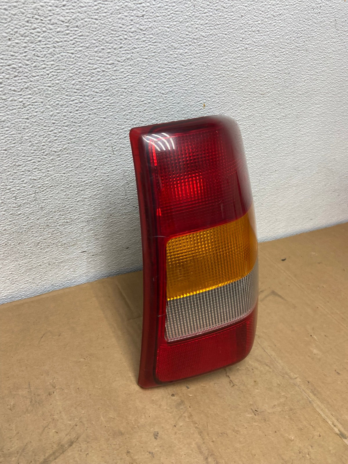 1999-2004 Jeep Grand Cherokee WJ Right Passenger Side Rh Tail Light AC8653 LK2