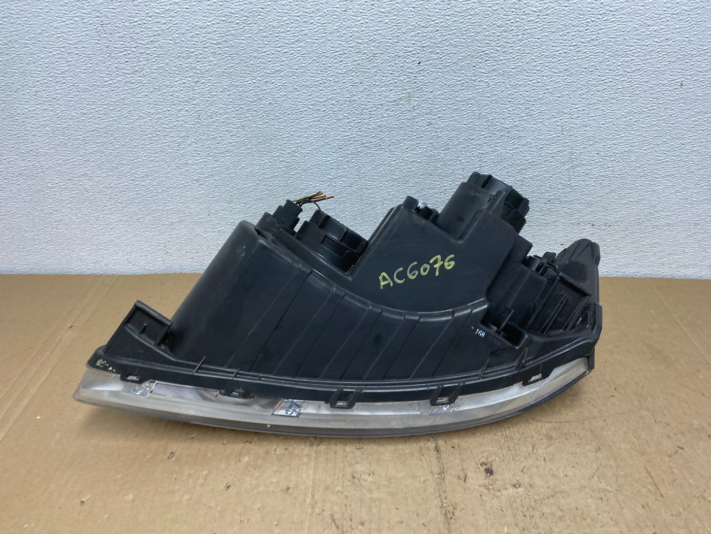 2009 to 2010 Hyundai Sonata Right Passenger RH Side Headlight Halogen AC6076 DW6