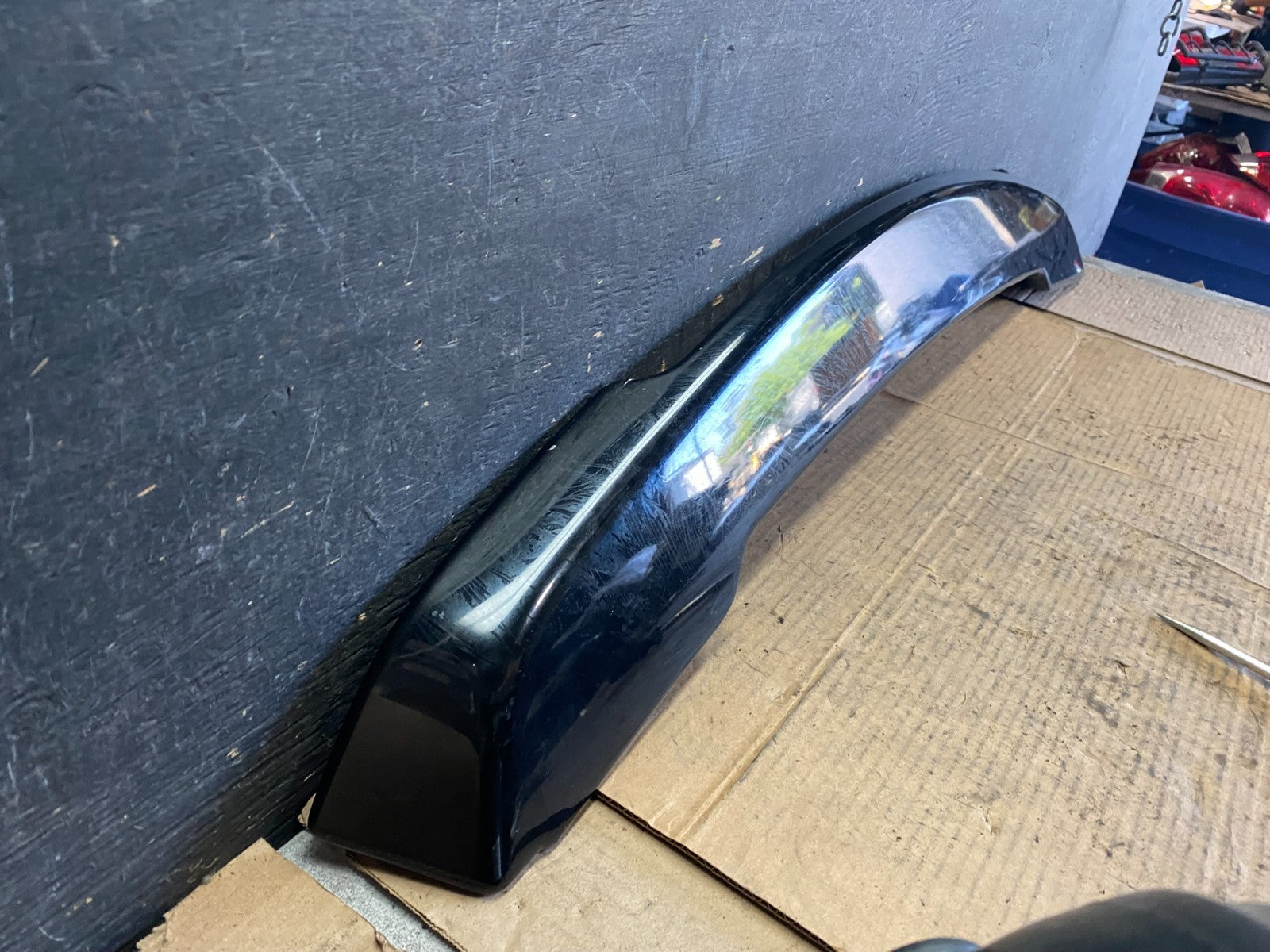 2008 to 2014 Land Rover LR2 Rear Trunk Tail Light Lift Gate Spoiler Q8571 DG2