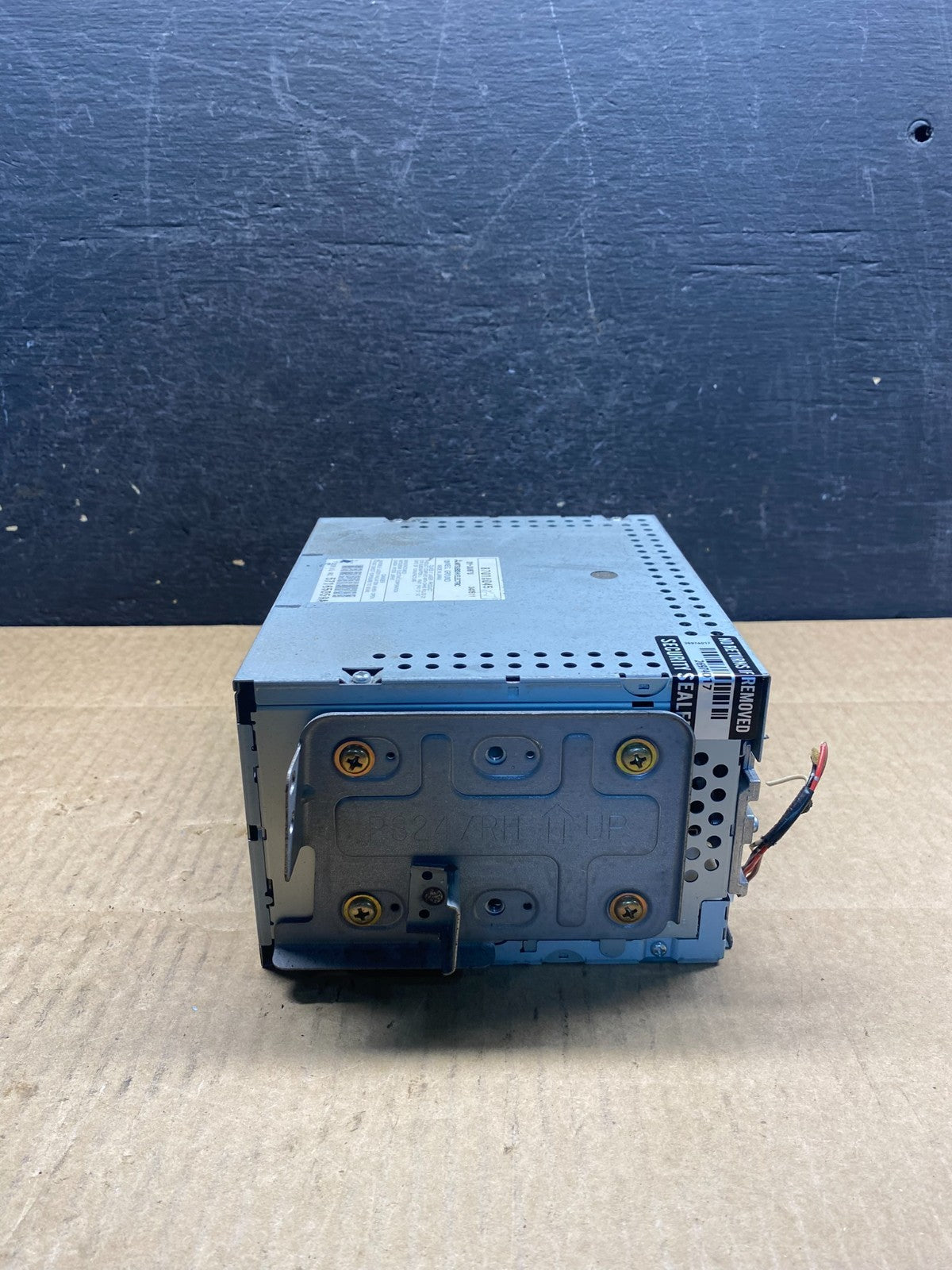 2006-2011 Mitsubishi Endeavor AM/FM/CD/MP3 Radio Head Unit Receiver AG9527 DG1