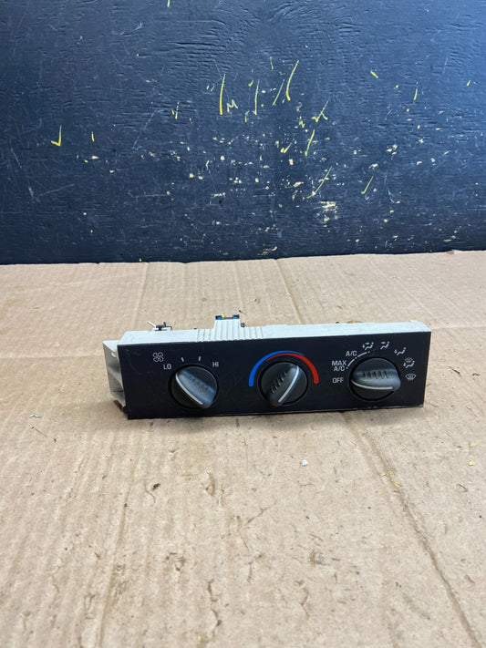 2001 - 2007 GMC Chevrolet Express 1500 Climate Control A/C aa8066 DG0