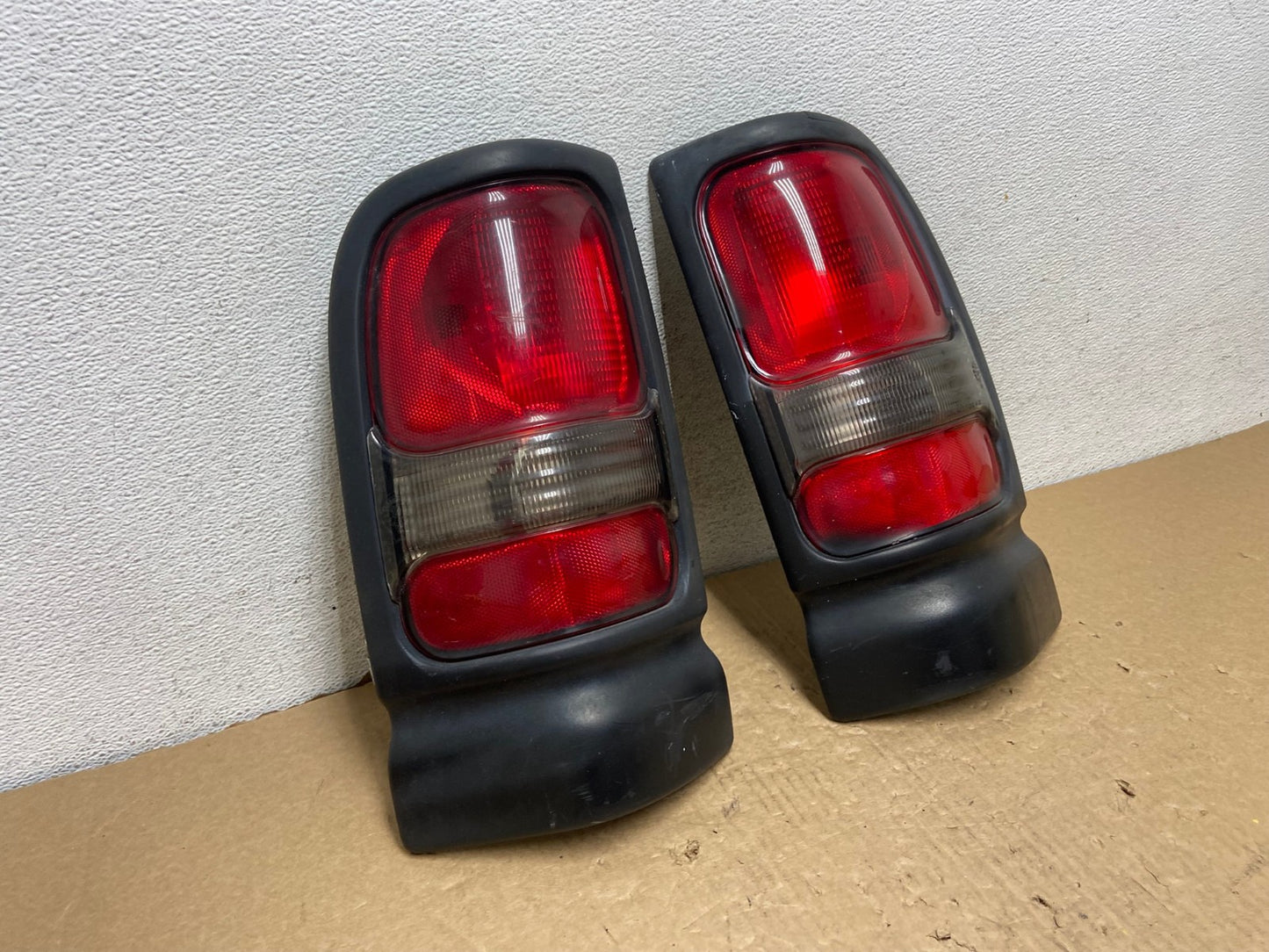 1994 to 2001 Dodge Ram 1500 Left+Right Tail Lights AF7461 LK2