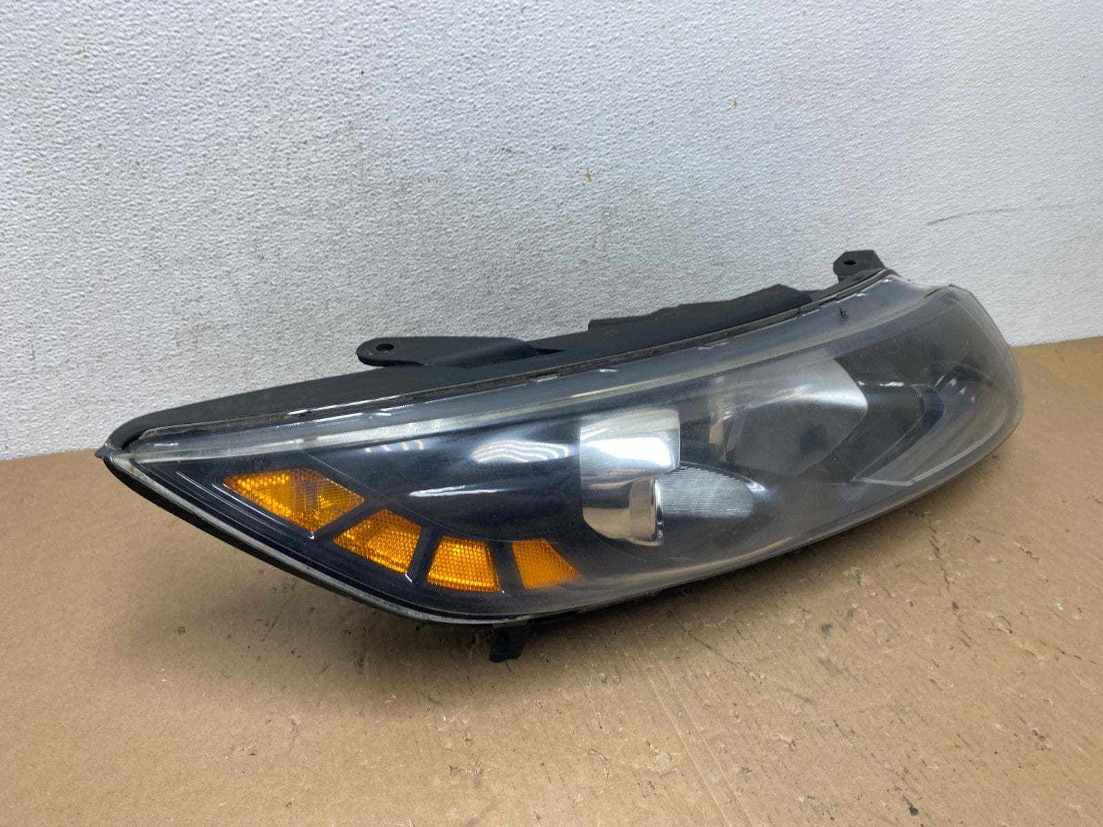 2011-2013 Kia Optima Right Passenger RH Side Headlight Halogen AD8065 DW2
