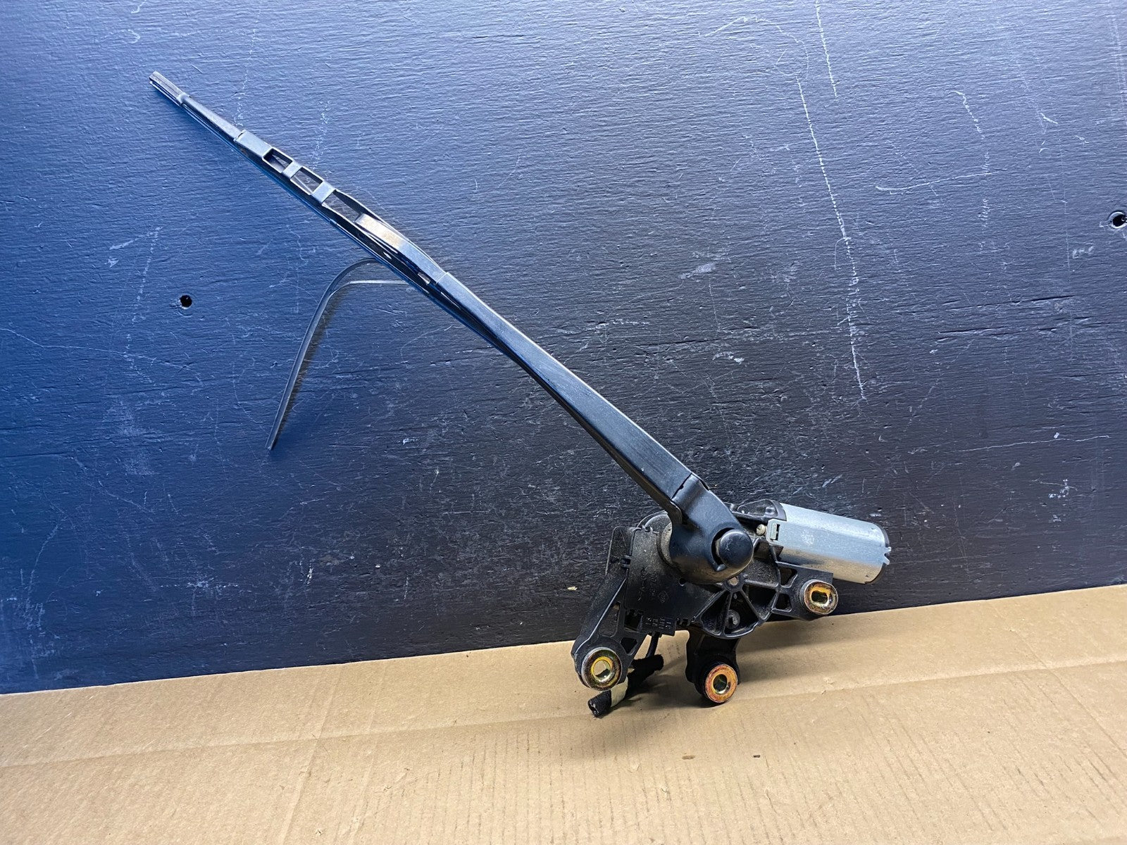 2001 to 2006 Volkswagen Golf Rear Windshield Wiper Motor AD5034 DG0