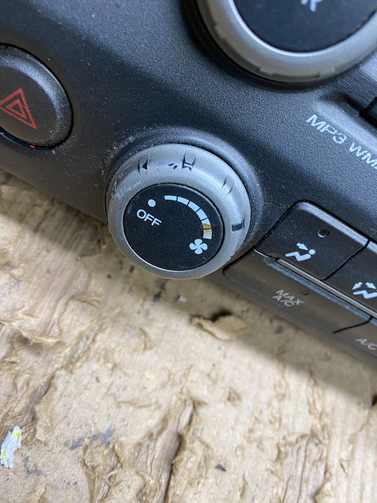 2006 - 2011 Honda Civic Radio AM/FM Climate Control Air Vent Bezel AA0036 DG3