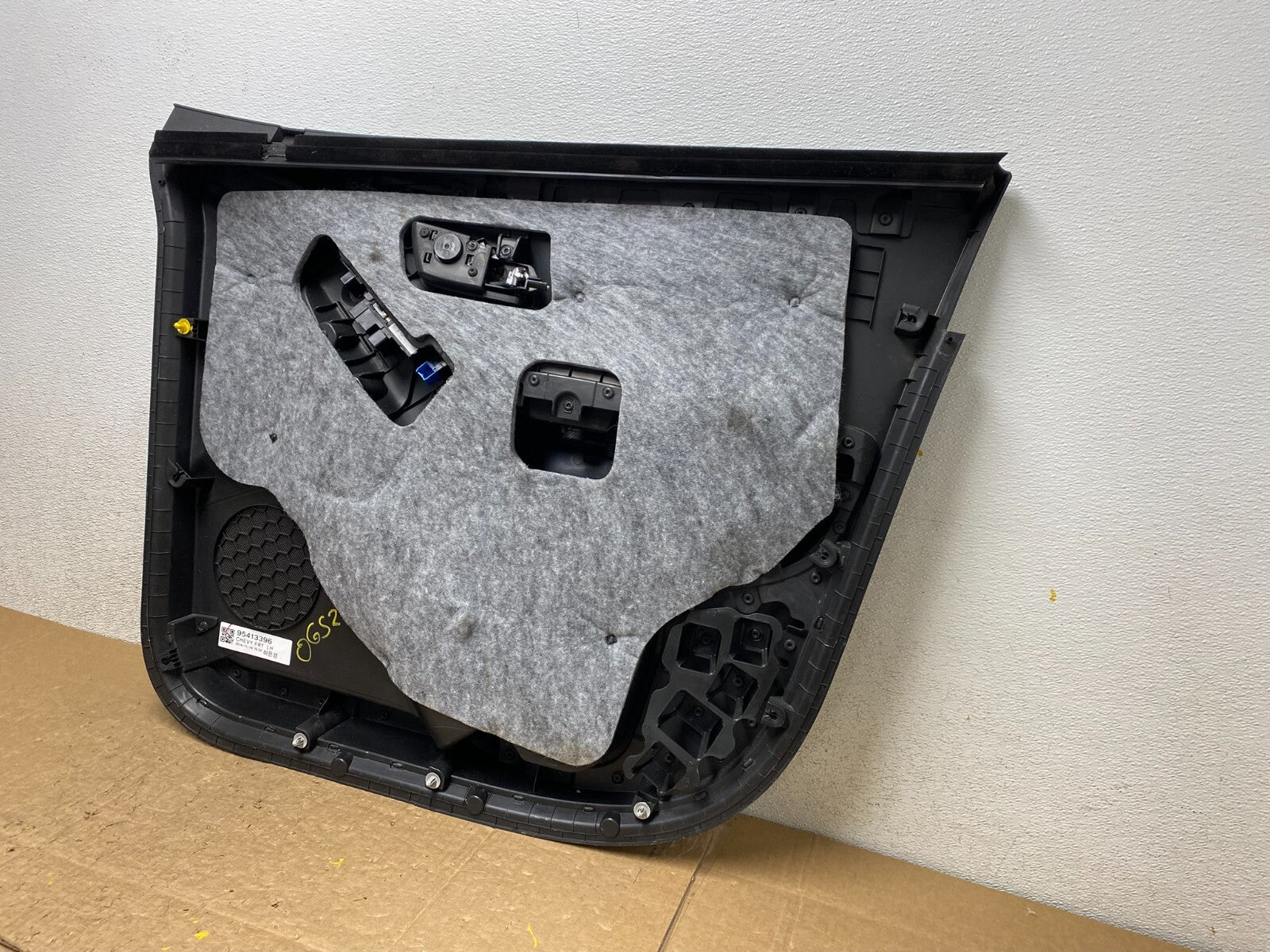 2015 - 2016 Chevrolet Trax Front Left Driver Side Panel Door Trim OEM O6524 DG8