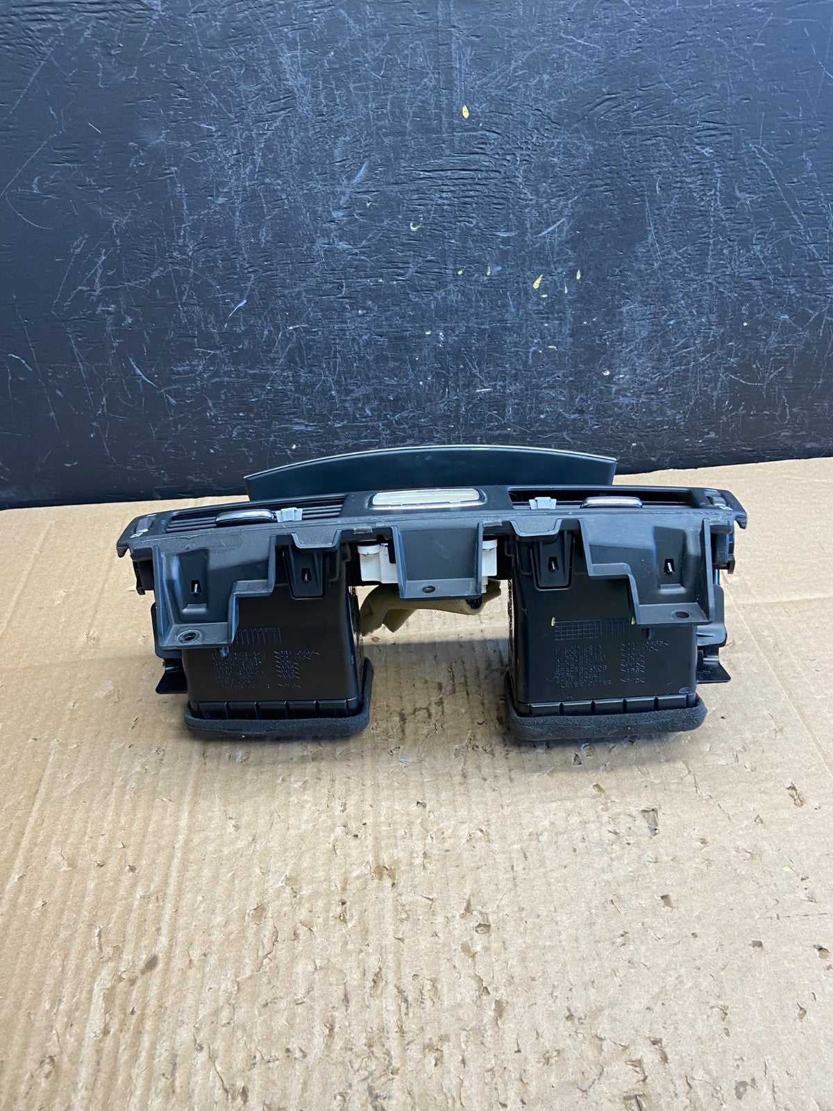2011 2012 2013 Infiniti M37 Center Dash Radio Bezel W/ Vents Clock AD1856 DG3