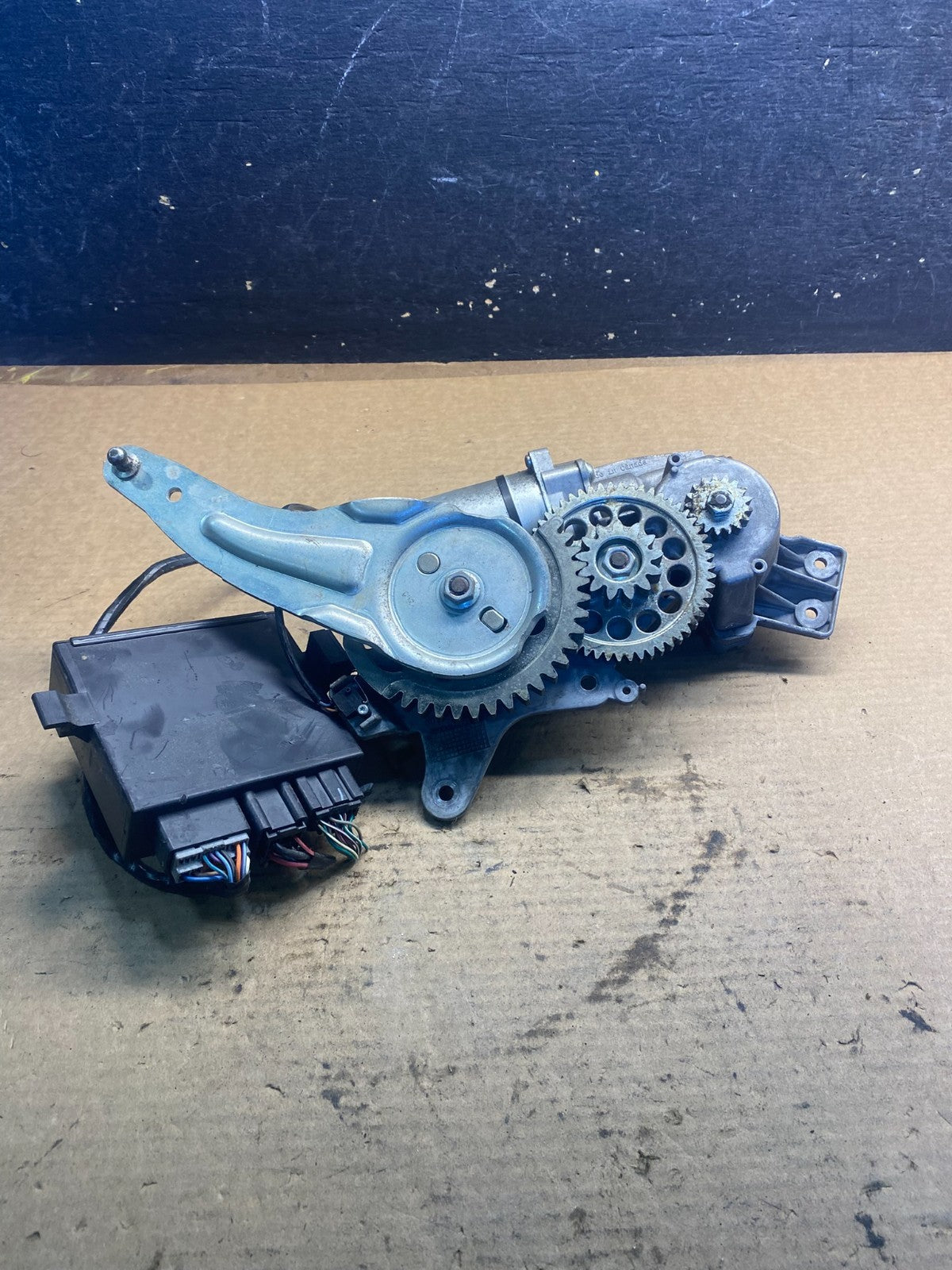 2007 2008 Acadia Enclave Escalade Suburban Liftgate Door Module Motor aa0730  DG4