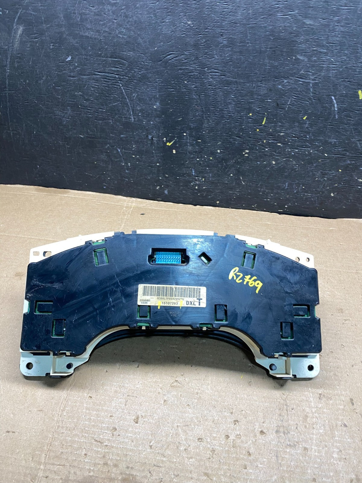 2004 to 2007 Chevrolet Express Speedometer Cluster Gauge OEM  r2769 DG4