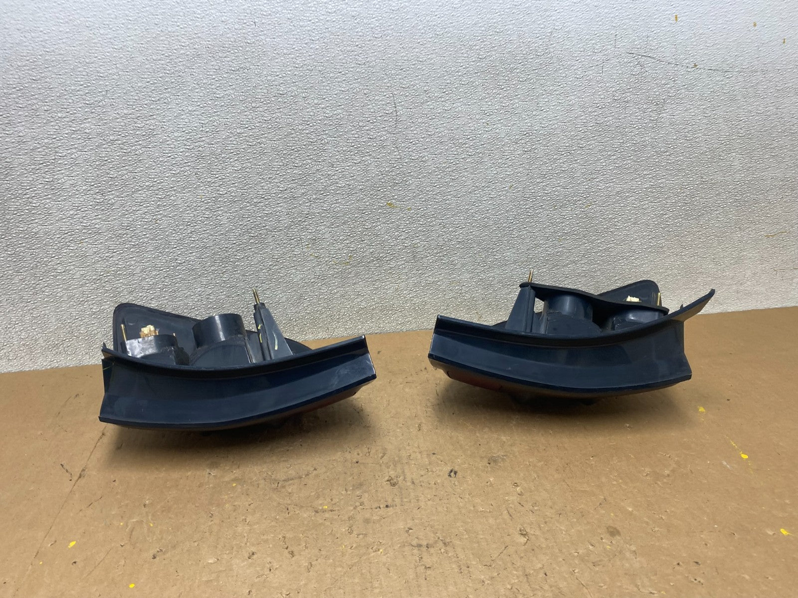2003 - 2008 Pontiac Vibe Left+Right Side Tail Lights OEM Z7911 DW5