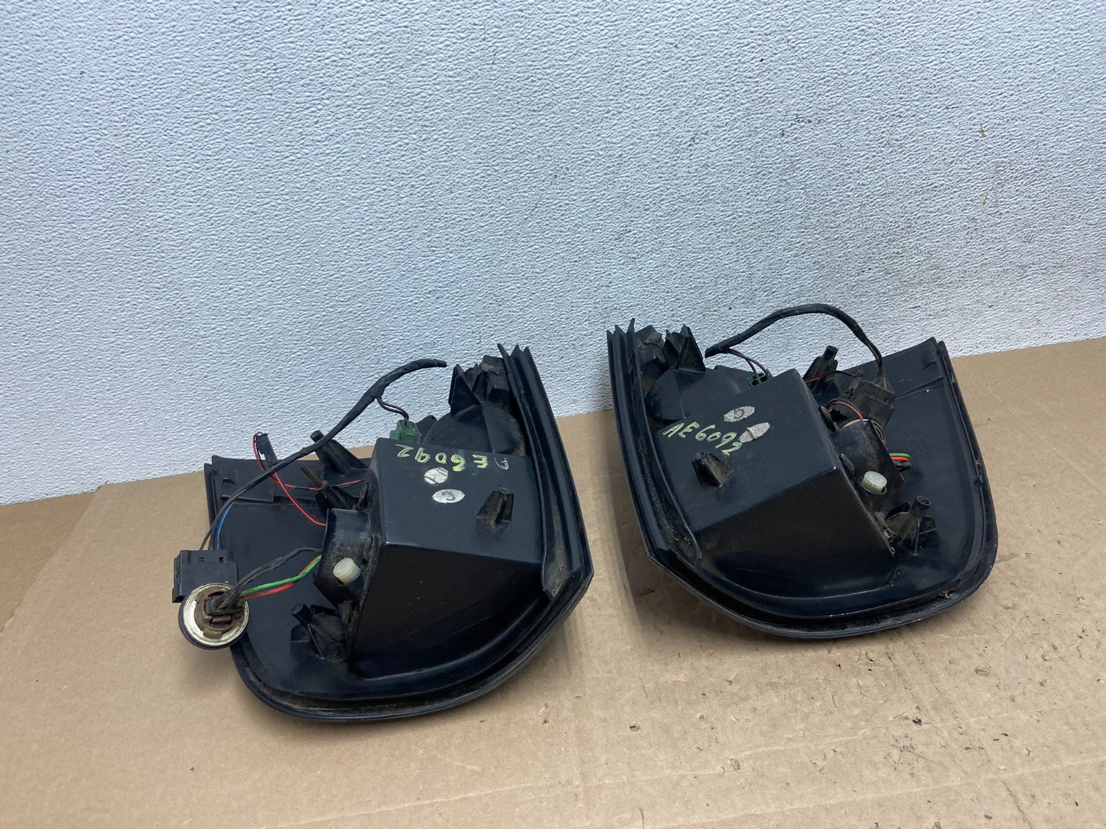 2002 to 2005 Ford Explorer Left+Right Set LED Tail lights ae6092 DG10