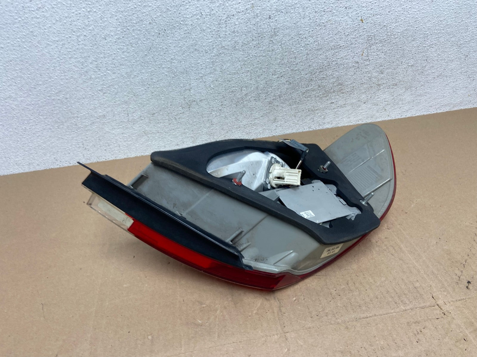 2006 to 2008 BMW 7-Series 750li 760li Right Passenger Tail Light AE6686 LK7