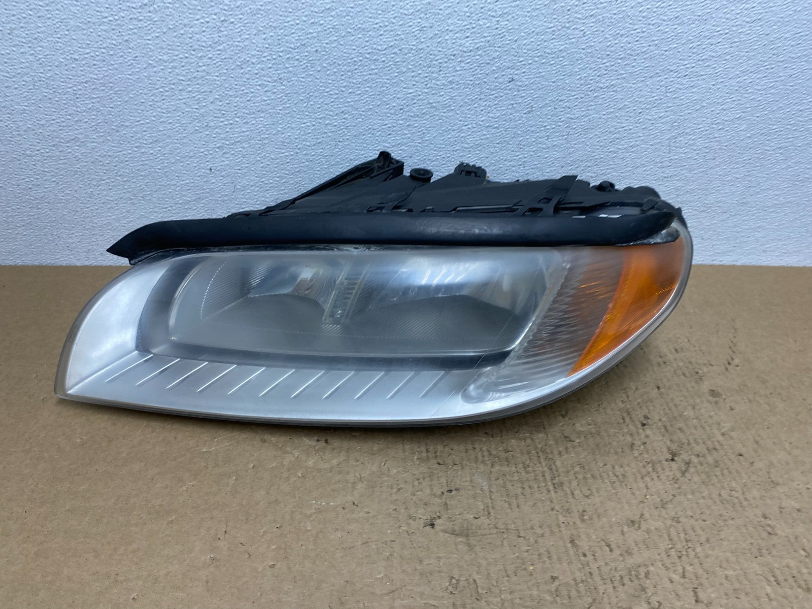 2008 to 2013 Volvo XC70 V70 S80 Driver Side Left Halogen Headlight AC1599 DW0