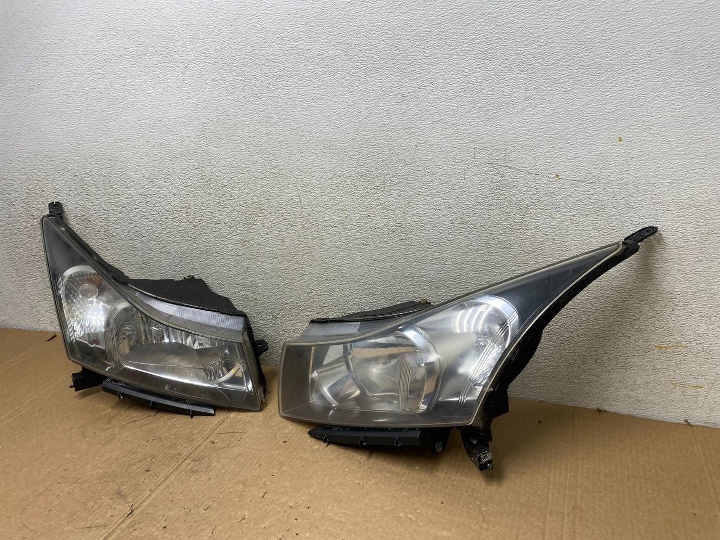 2011 to 2015 Chevrolet Cruze Halogen Left+Right Set Headlights V1239 DW1
