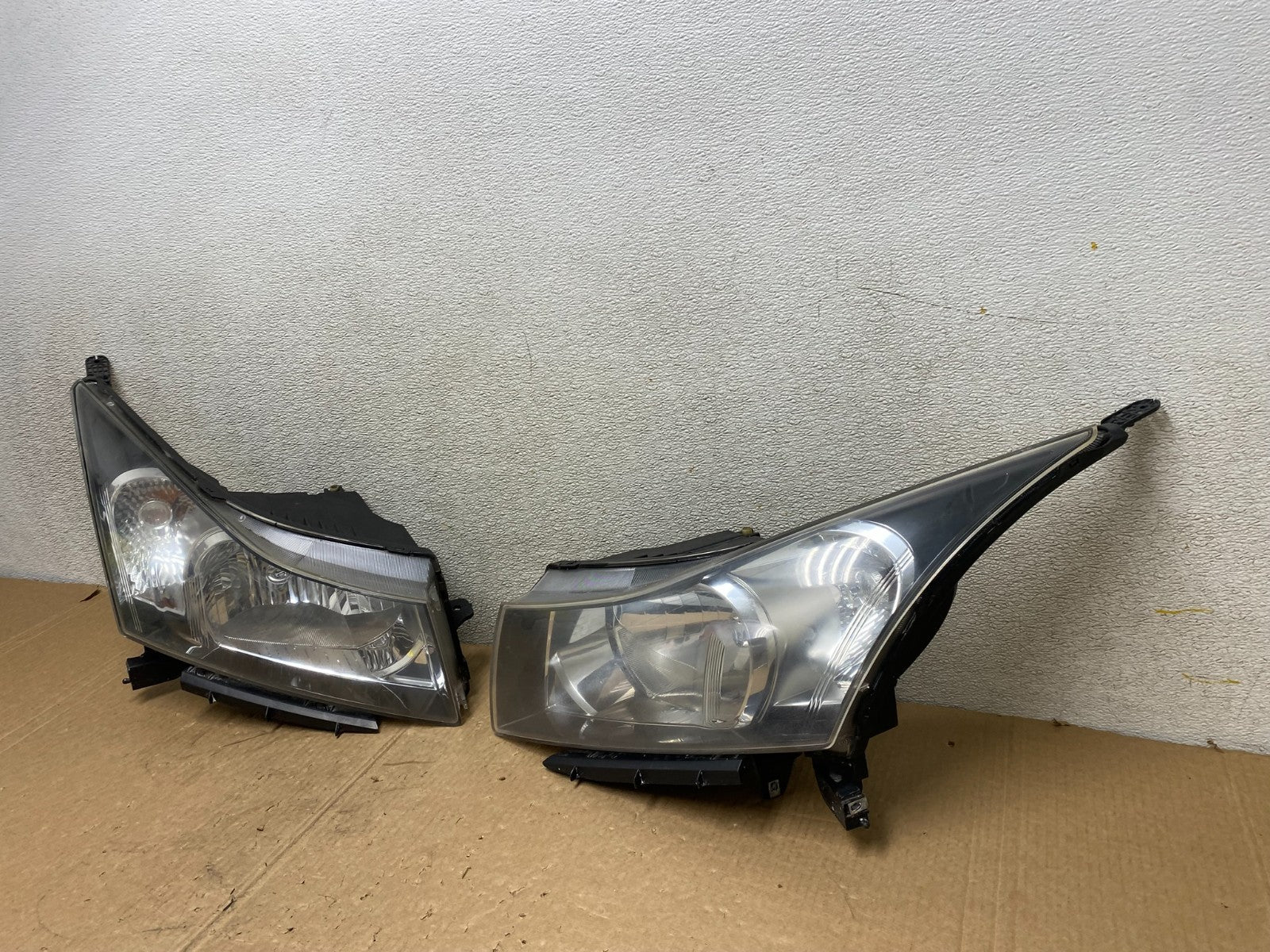 2011 to 2015 Chevrolet Cruze Halogen Left+Right Set Headlights V1239 DW1