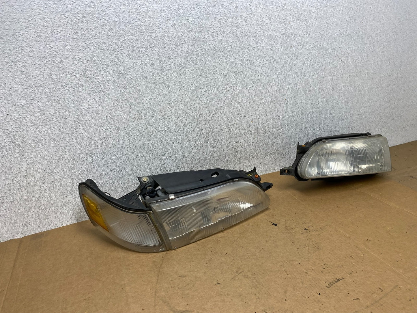 1993 to 1997 Toyota Corolla Left+Right Side Headlights AE3226 DW2