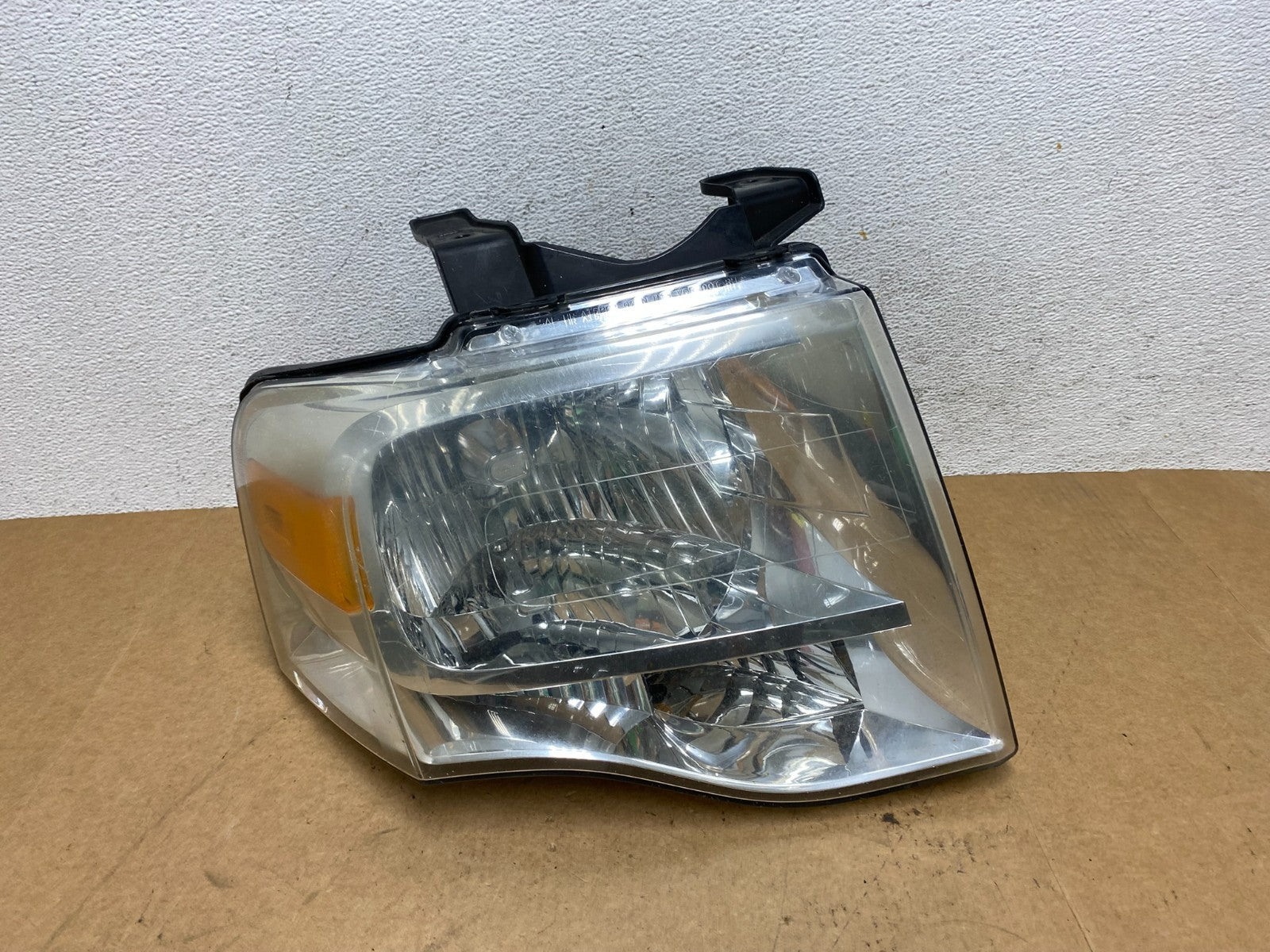 2007 to 2014 Ford Expedition Right Passenger RH side Headlight Halogen AE3164 DW0