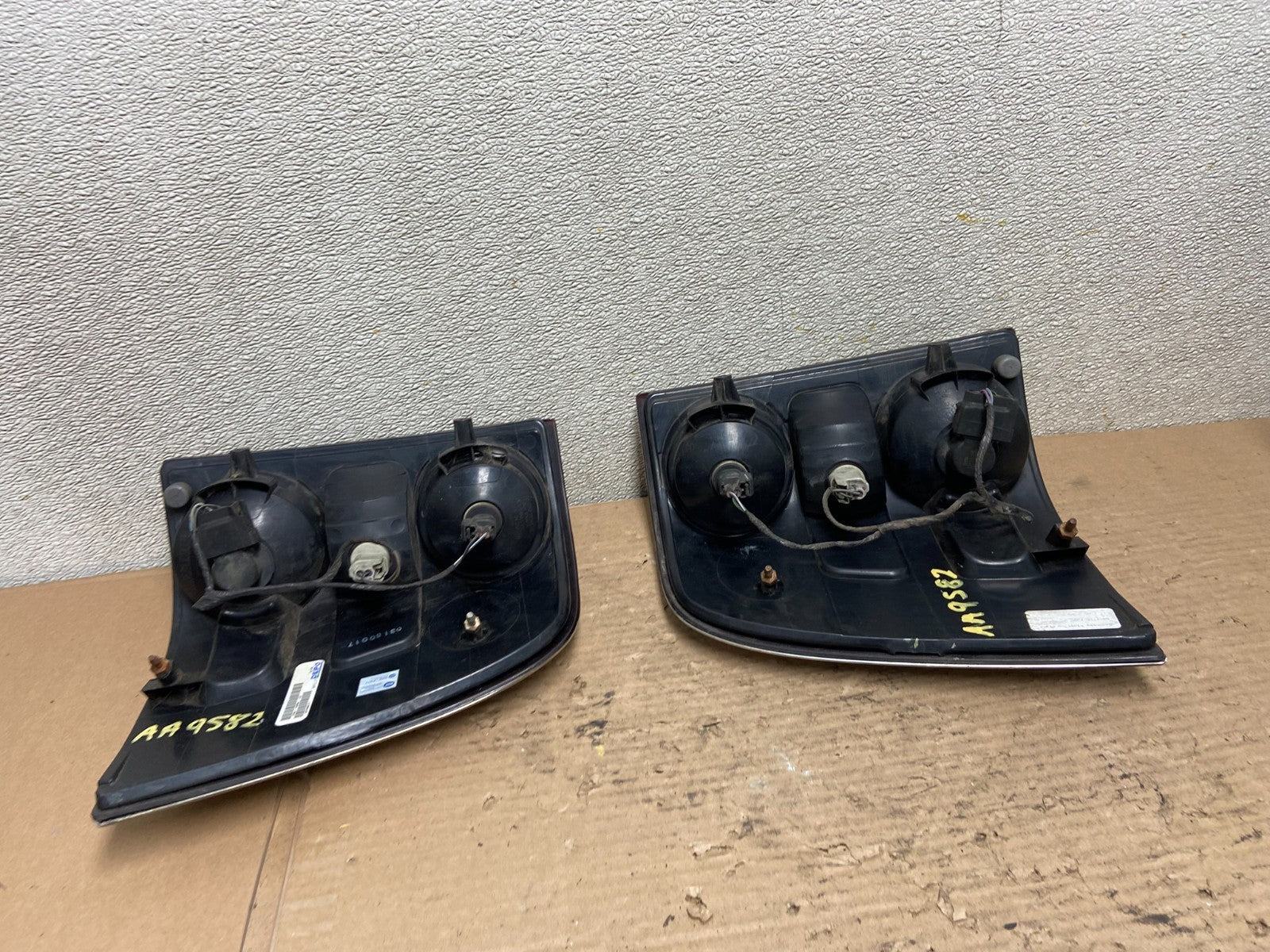 2006 to 2010 Ford Explorer Left+Right Side Tail lights OEM AA9582 LK3