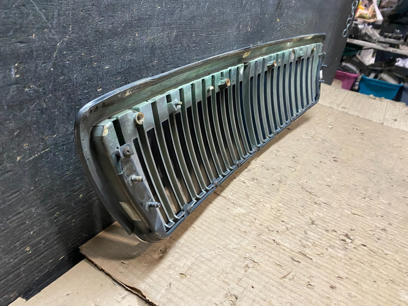 2002 to 2005 Hyundai Azera XG350 Front Upper Grill Grille W/Emblem OEM  X0160 DG5