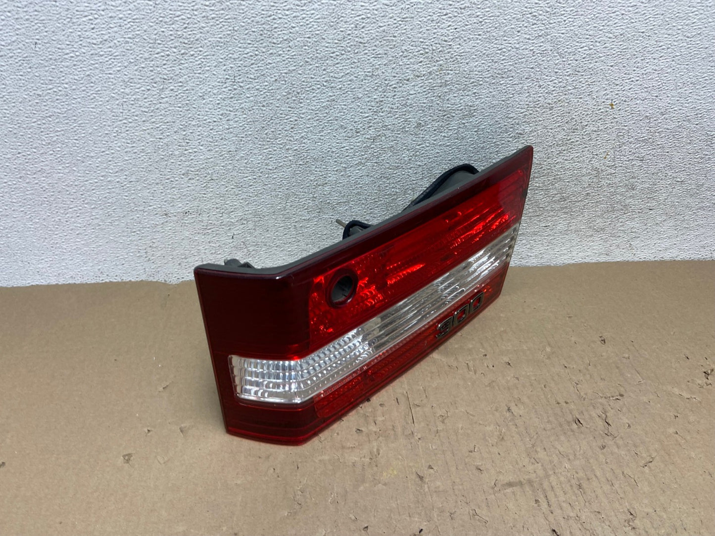2000 2001 Lexus ES300 Inner Right Passenger RH Side Tail Light AG6988 LK2