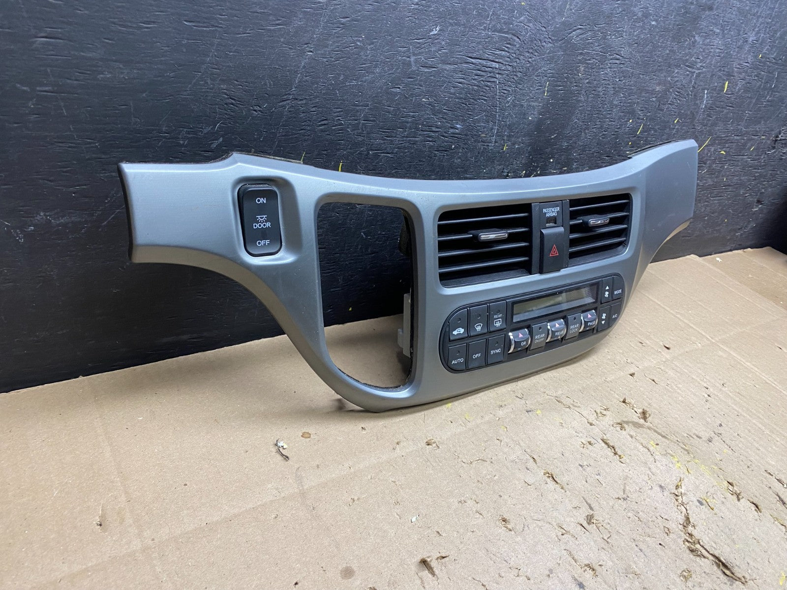 2005 to 2010 Honda Odyssey Radio Climate Control Dash Trim Bezel u5145 DG1