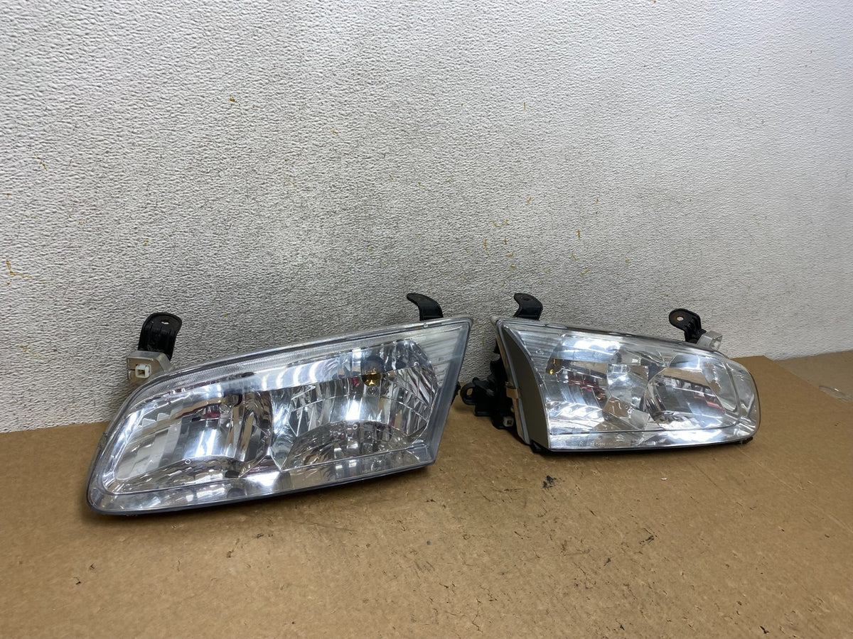 2000 to 2001 Toyota Camry Front Left+Right Side Headlights AI3654 DW2
