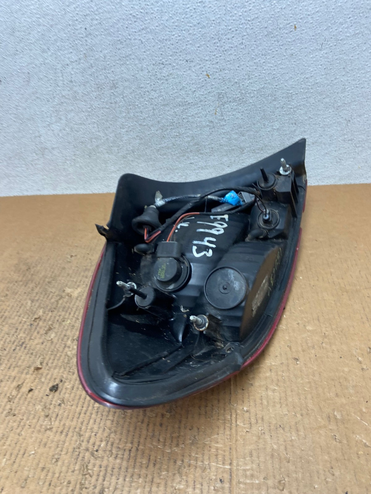 2000 to 2003 Ford Taurus Right Passenger Rh Side Tail Light AE2681 LK7