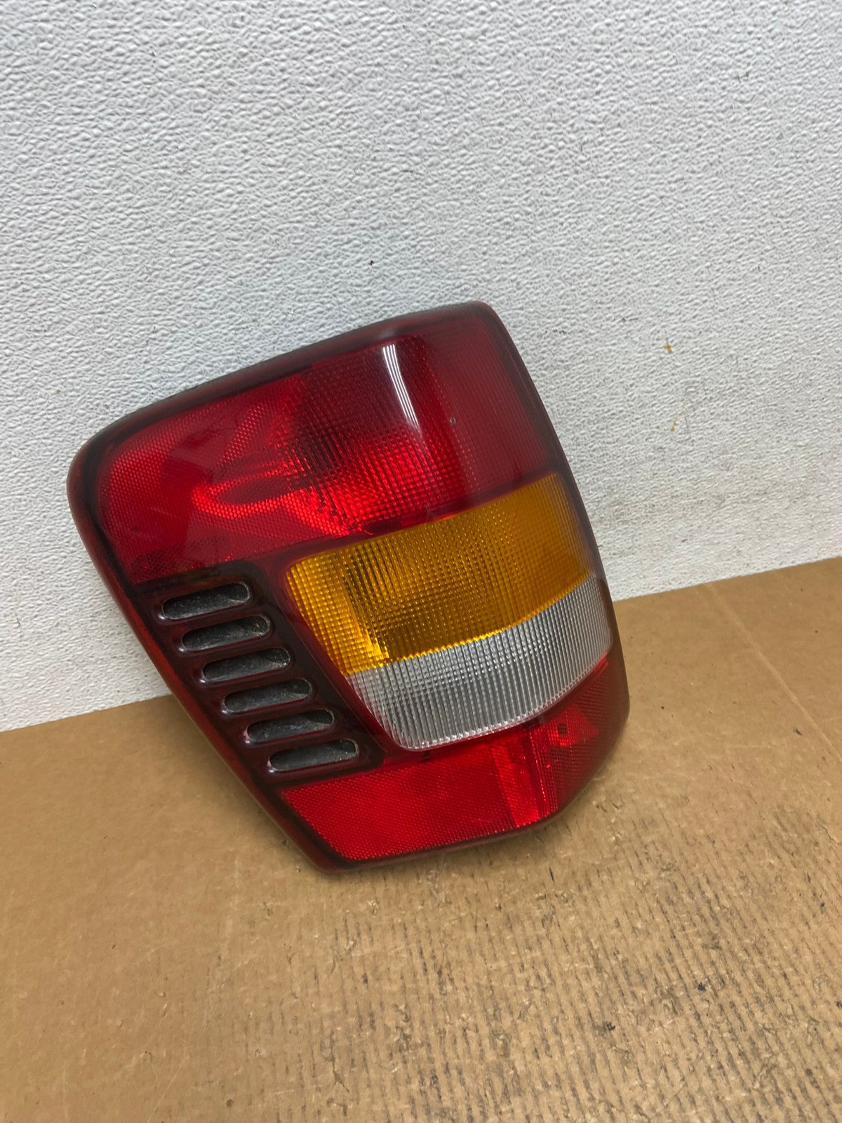 1999 - 2004 Jeep Grand Cherokee WJ Left Driver Lh Tail Light AE1330 LK2