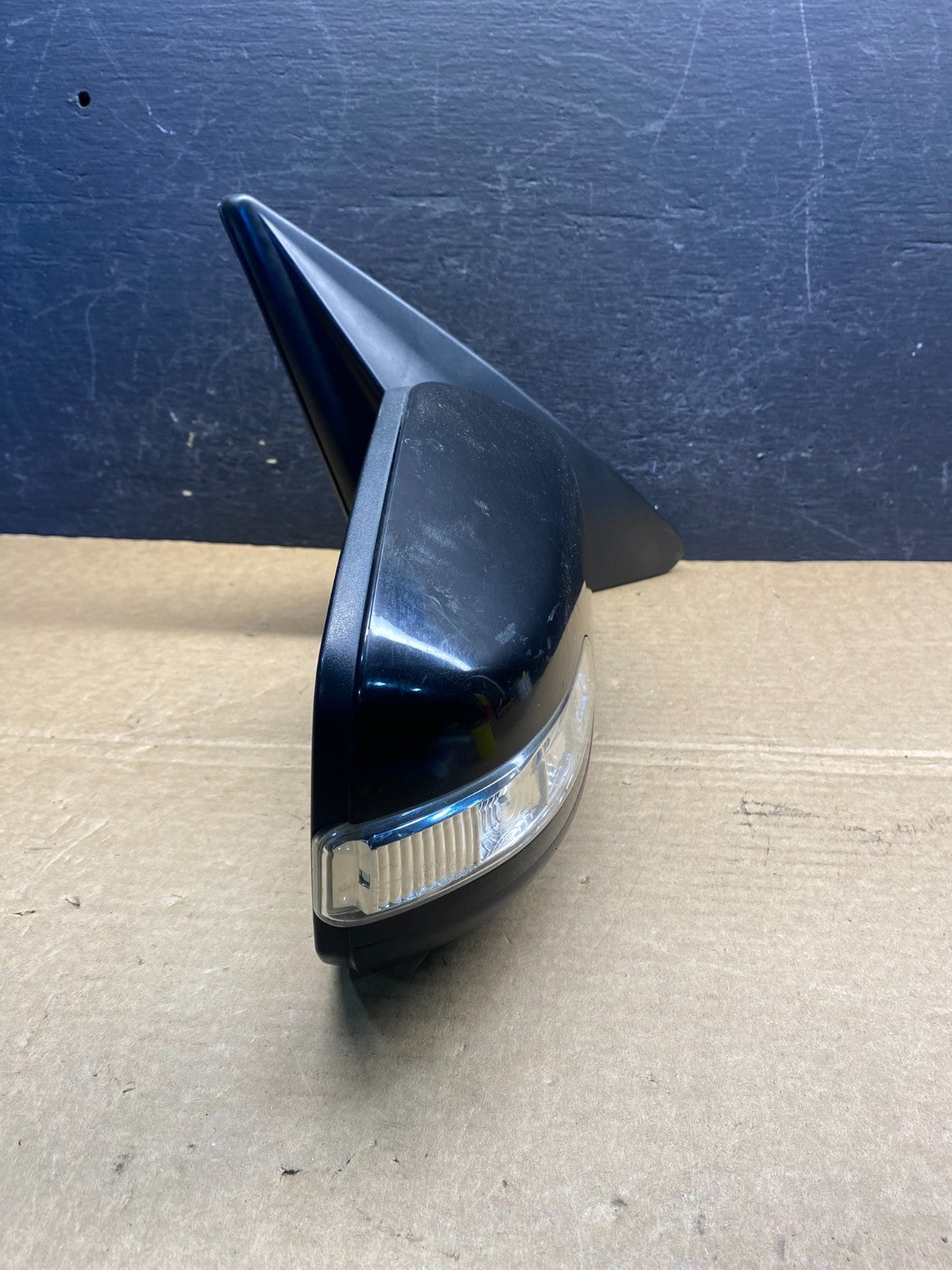 2011 to 2015 Kia Sorento Right Passenger Door Mirror Turn Signal AF8853 DG11