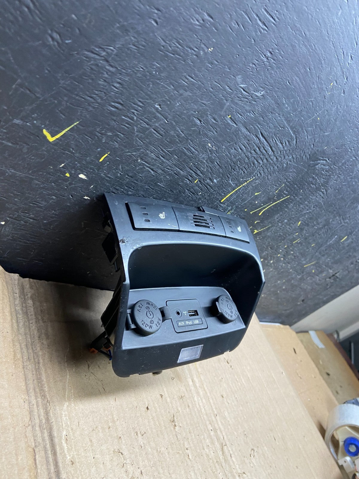 2011 to 2013 Kia Sorento Seat Heat Temperature Switch AUX X6358 PS2