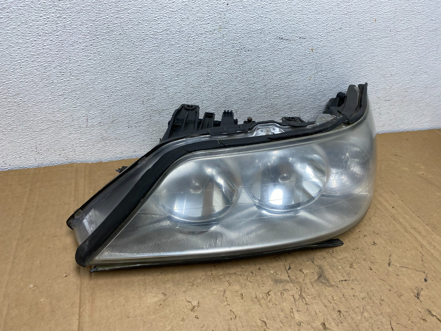 2005 to 2011 Lincoln Town Car Left Driver LH Side Headlight AD3298 DW2