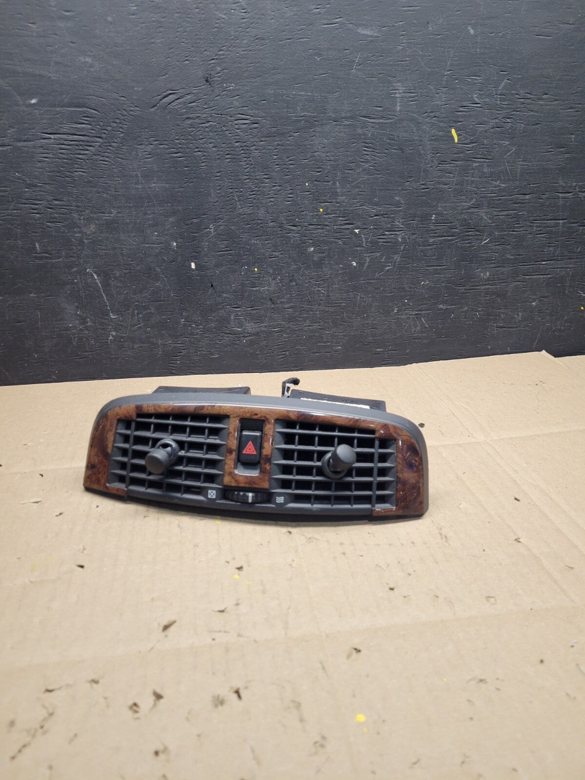 2004 to 2009 Cadillac SRX Front Center Dash A/C Air Vent i4962 OEM DG10
