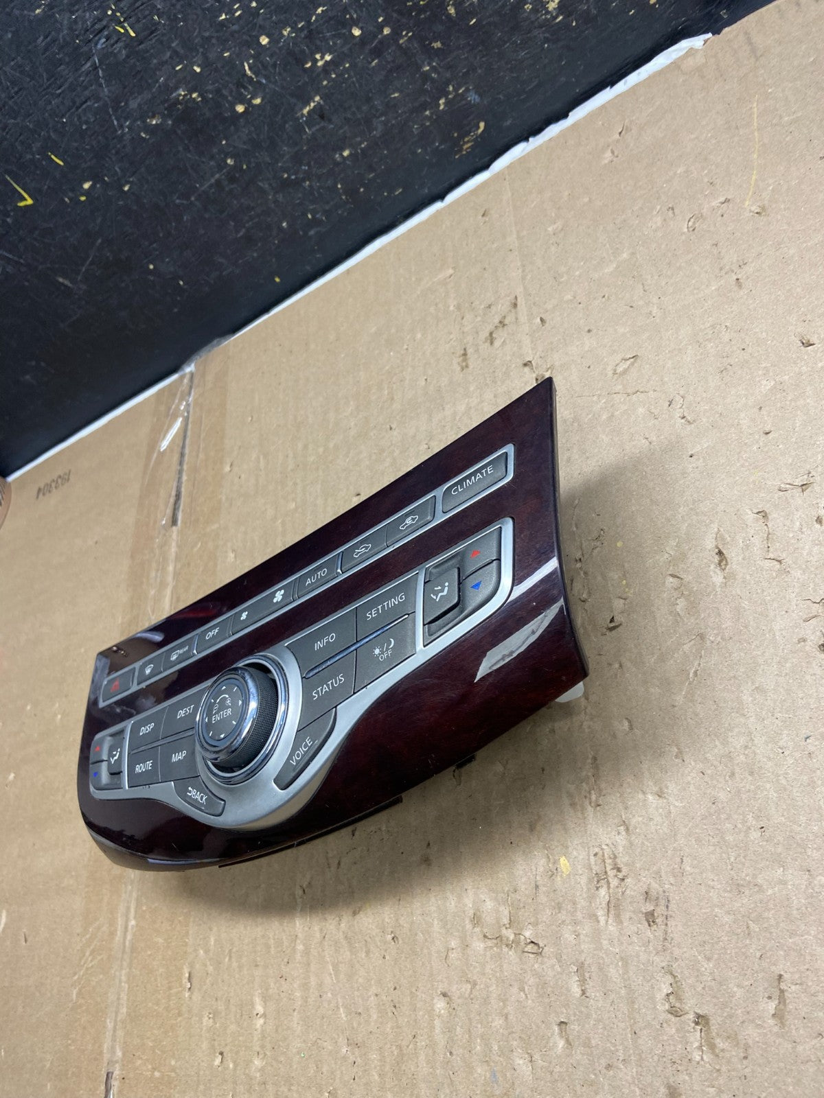 2011 2012 2013  Infiniti M37 Front Temperature Climate Control Panel AB2082DG2