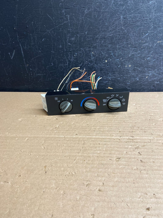 2001 - 2007 GMC Chevrolet Express 1500 Climate Control A/C ag0370 DG0