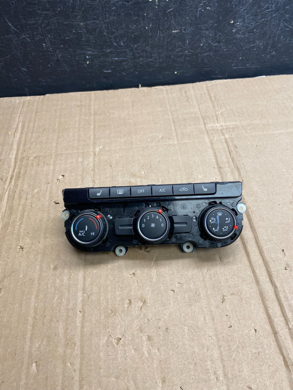 2012 - 2015 Volkswagen Passat Center Climate Control Panel AC Heater AD7123 DG0