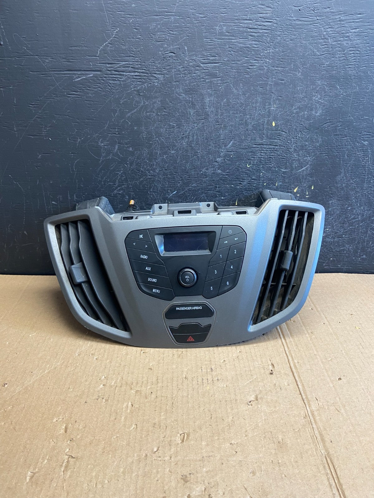 2017 to 2019 Ford Transit Front Radio Audio Control Bezel Air Vent ae4260 DG0