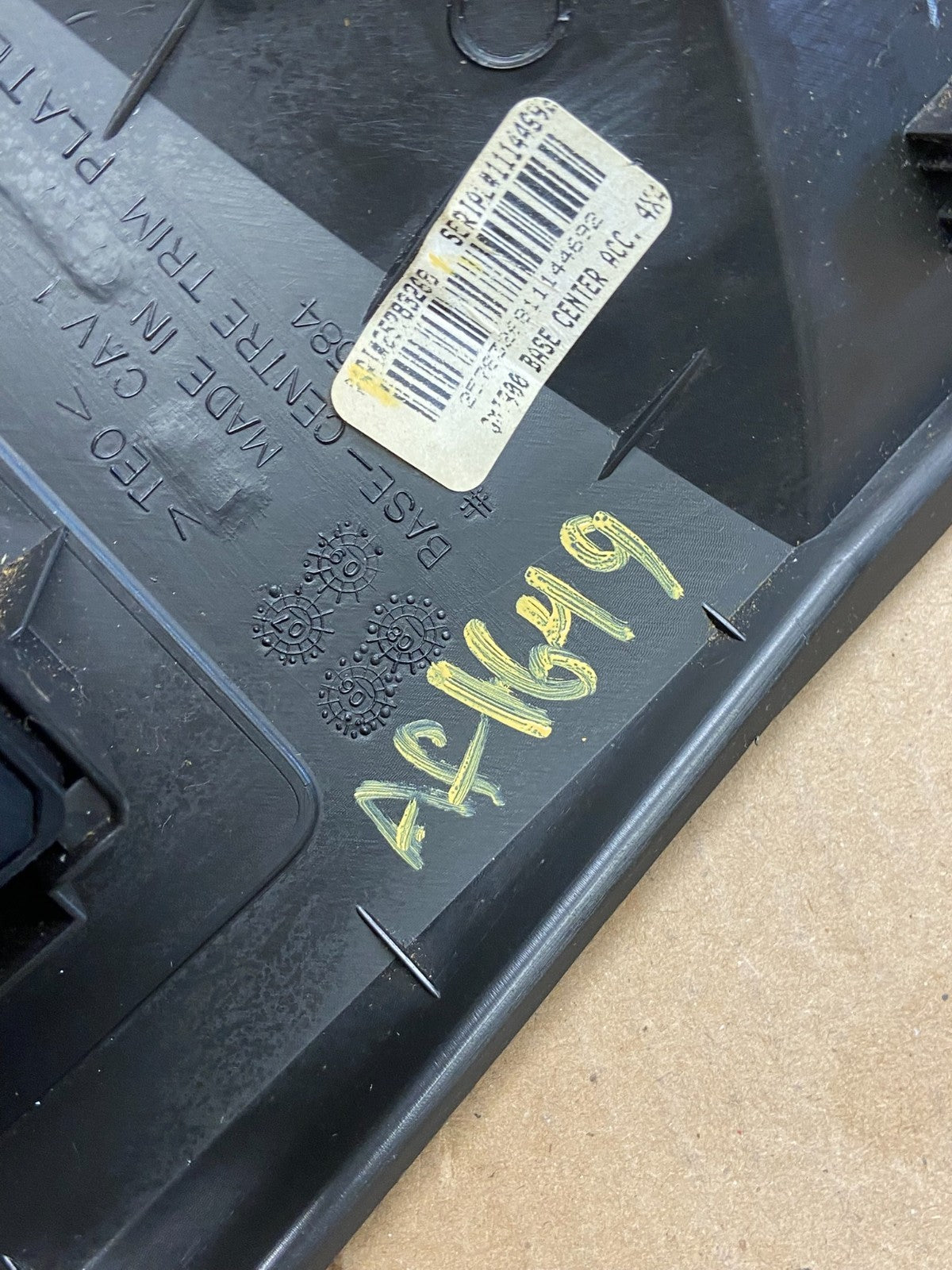 2007 to 2014 Silverado Sierra Center Console Radio Bezel Air Vents AF1649 DG8